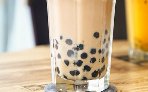 秋天的第一杯奶茶說說(15篇)